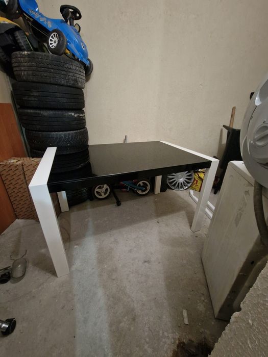 Трапезни столове и маса