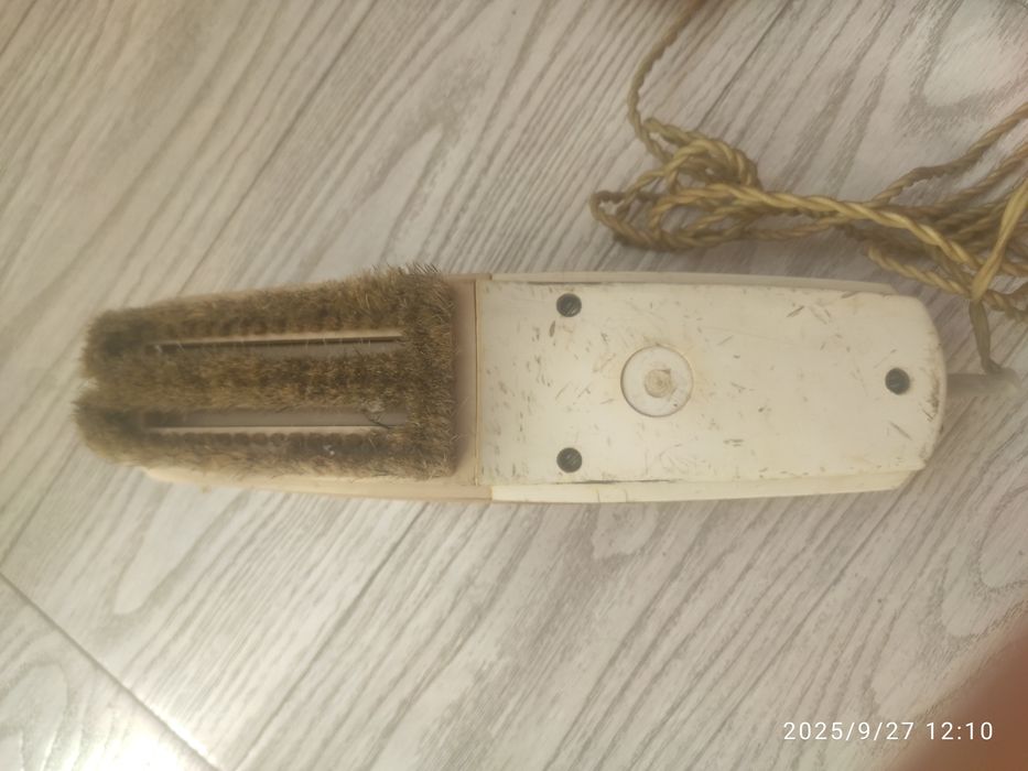 Продам электрическую щётку - пылесос