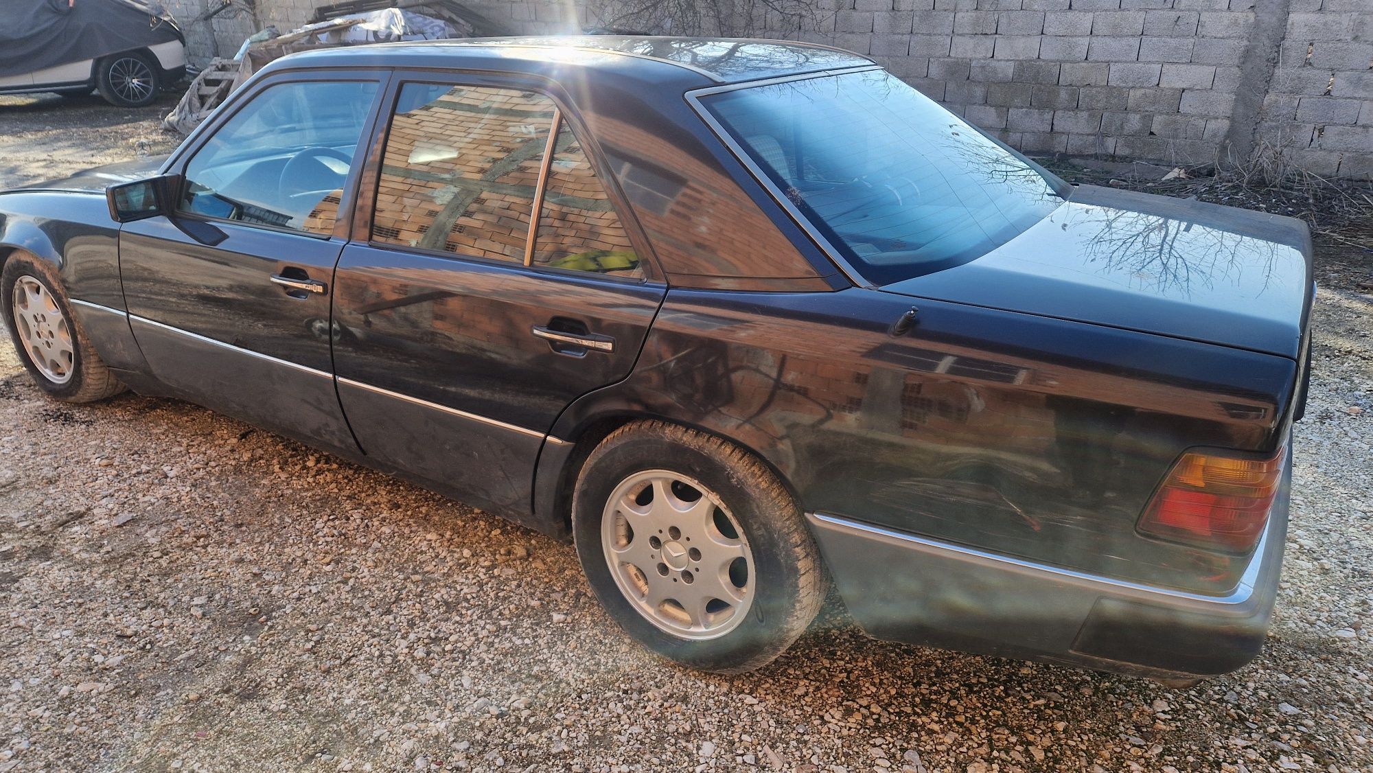 Мерцедес w124 260E