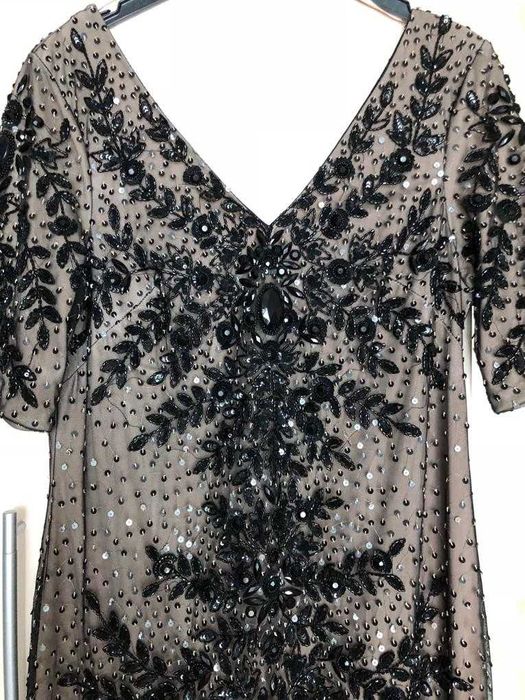 Продаю  очень красивое вечернее платье с вышивкой бисером недорого