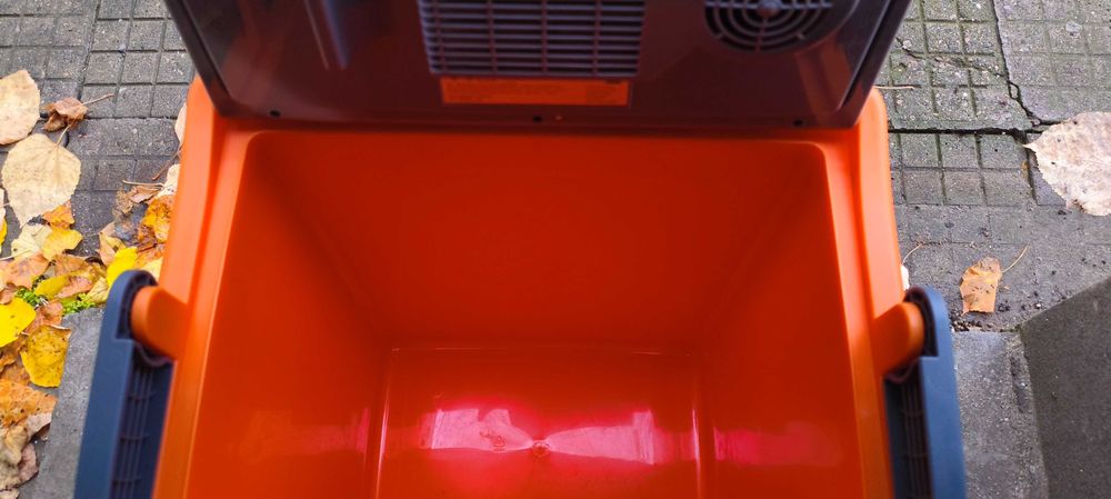 Електрическа хладилна кутия (12 и 220в*)