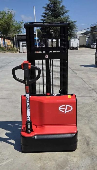 transpalet electric cu catarg stivuitor electric pentru rafturil