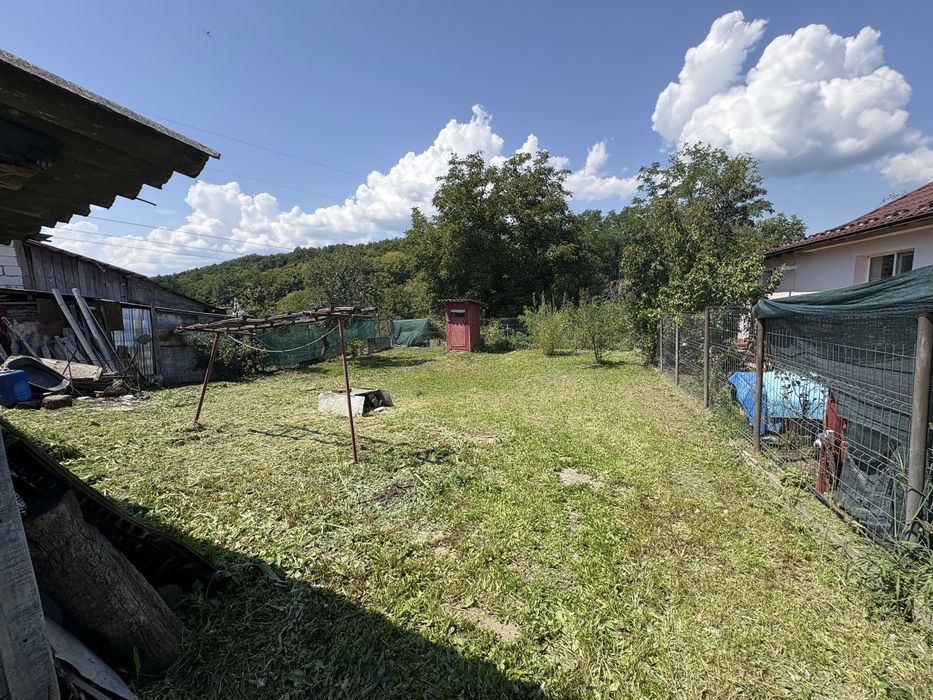 Casă veche + teren 655 m² în Bascov – Lăbușești, Argeș