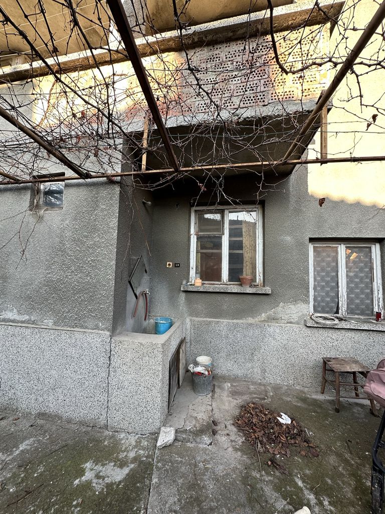 Продава се Къща в Айтос - 542 кв.м за 462 €/кв.м - Снимка #4