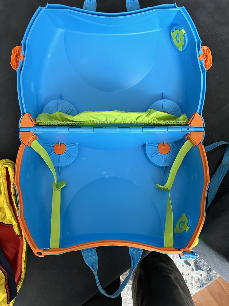 Продам чемодан детский