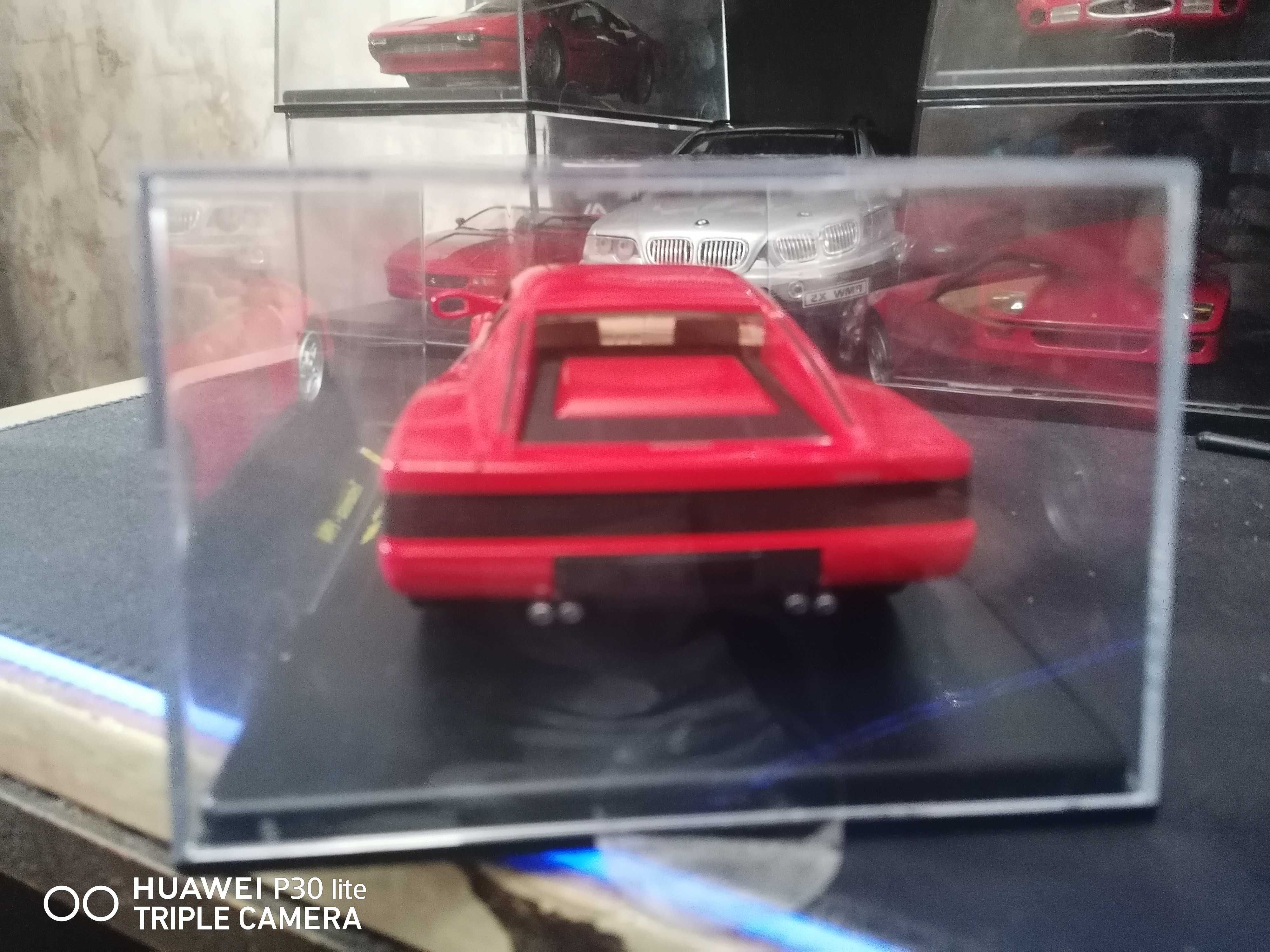 Bburago Ferrari - Testarossa - 1984 1/24