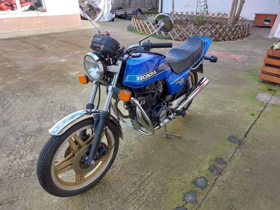 Motocicleta Honda CB 400N