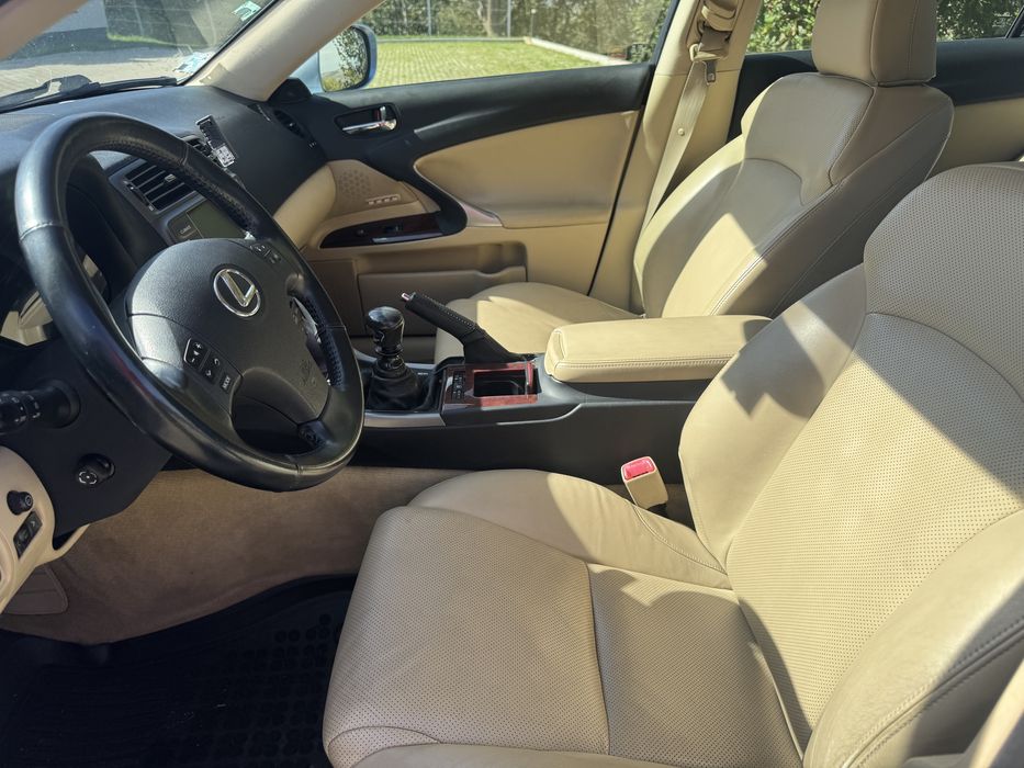 Lexus IS220d de vanzare 2009 / 146.000 km / al doilea proprietar