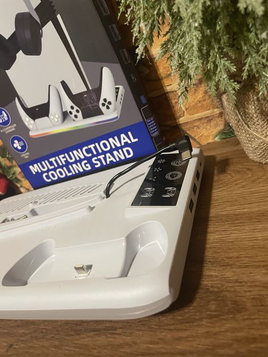 PS5 Стойка с охладител и хъб