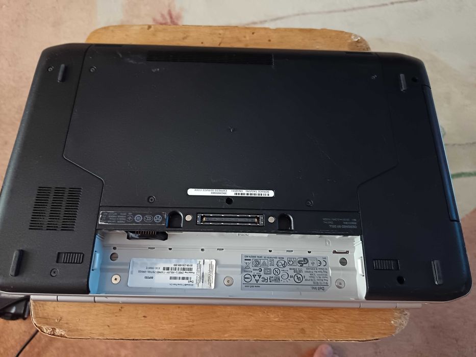 Vând laptop DELL Latitude E5520