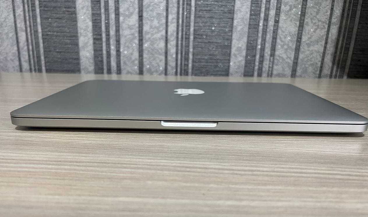 MacBook Pro 13.3" Retina (i5, 8Gb LPDDR3, 256 SSD) СРОЧНО