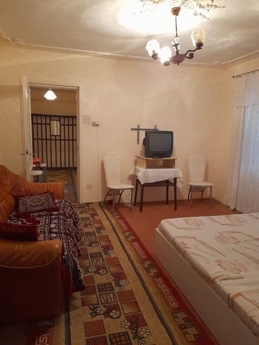Apartament 3 camere de vânzare, zona Abator ,etaj 2 ,semidecomandat