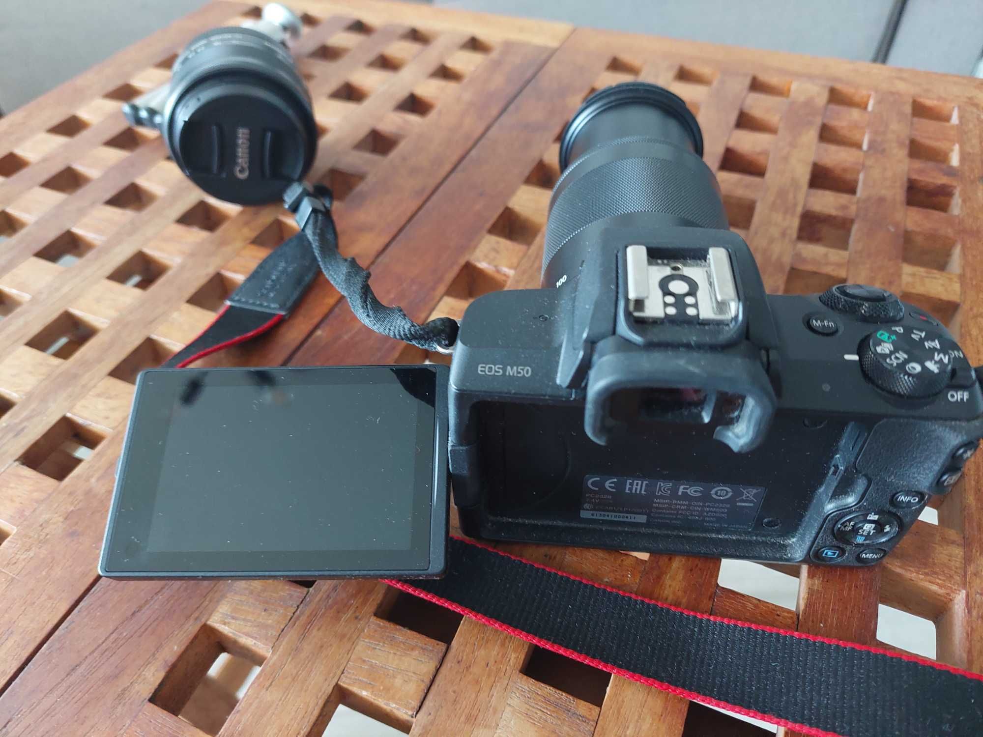 Продавам комплект фотоапарат Canon EOS M50 Mark II