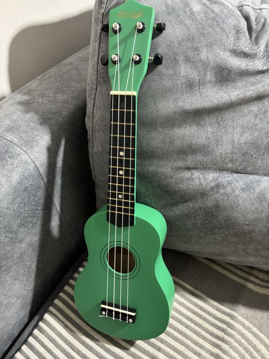 укулеле в хорошем состоянии