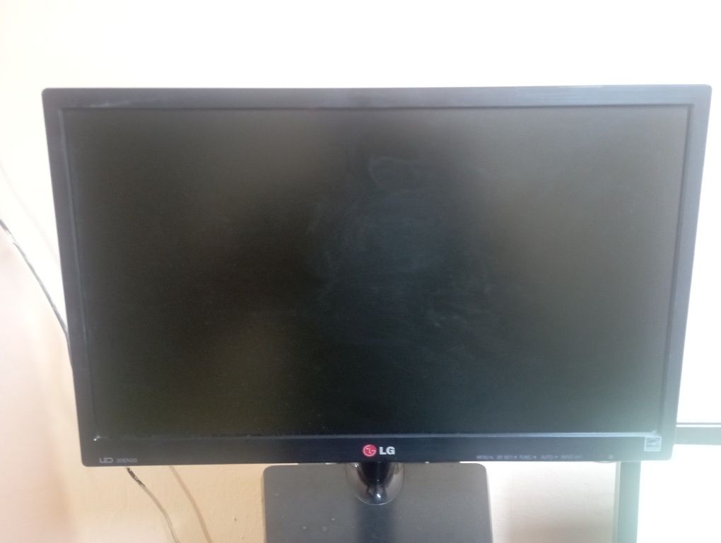 Монитор LG 20 дюйм