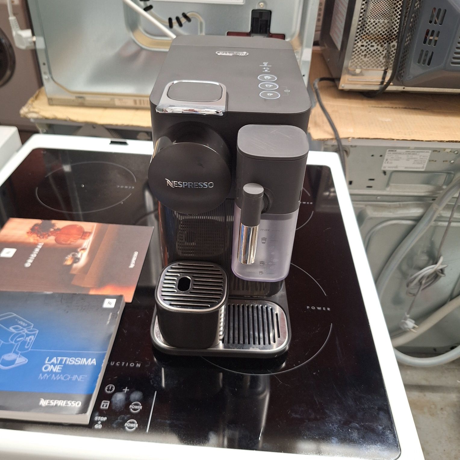 Nespresso Кафе машина Делонги Latissima One внос от Германия
