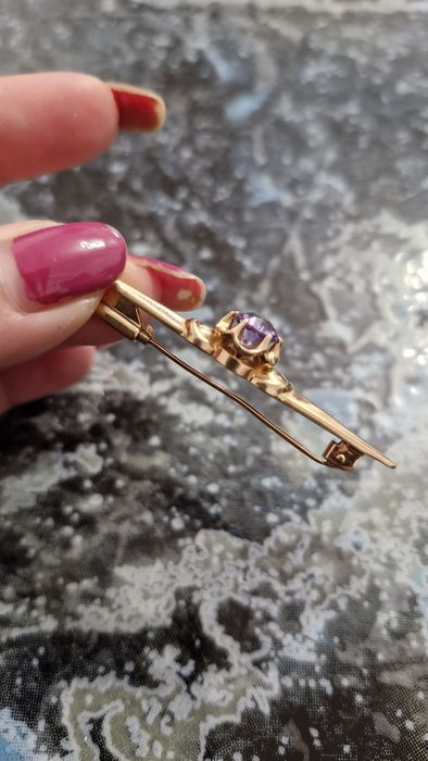 Brosa de aur cu diamant