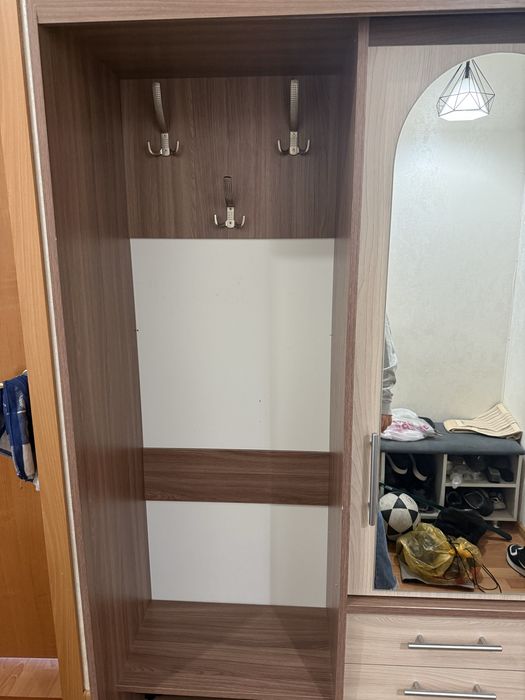 Шкаф в прихожую б/у