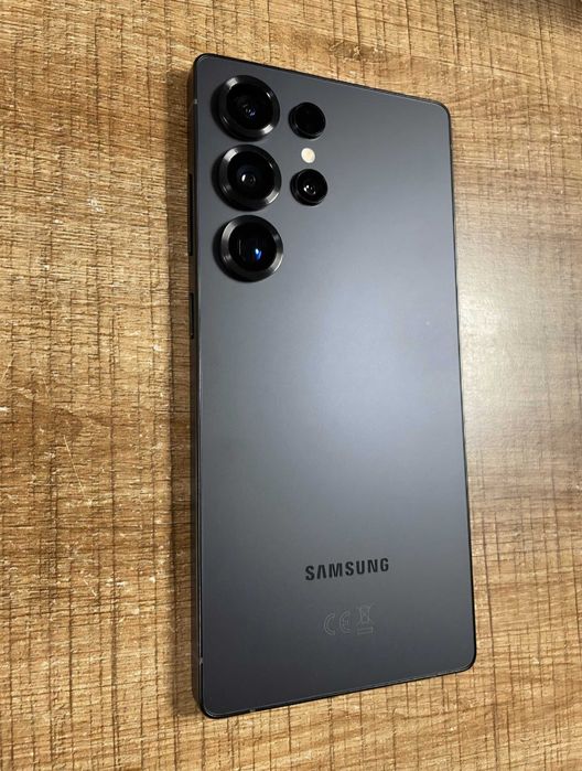 Samsung S25 Ultra 1tb + Samsung buds3 и зарядно