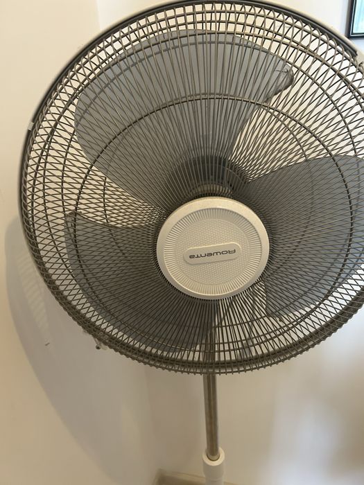 Ventilator pe piedestal Rowenta VU4410 Essential+ 3 setari de viteza