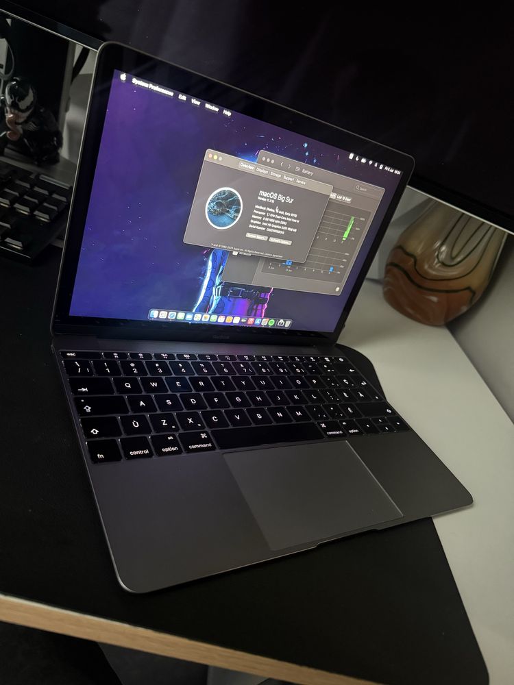 MacBook 2016 - Много запазен