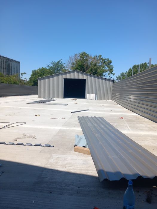Vand hala structura metalica 10x20x4 este pe stoc la un pret foarte bu