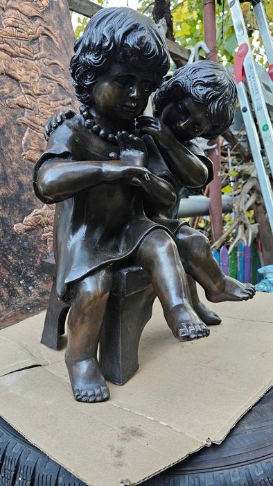 O Superba Piesa din Bronz  semnata