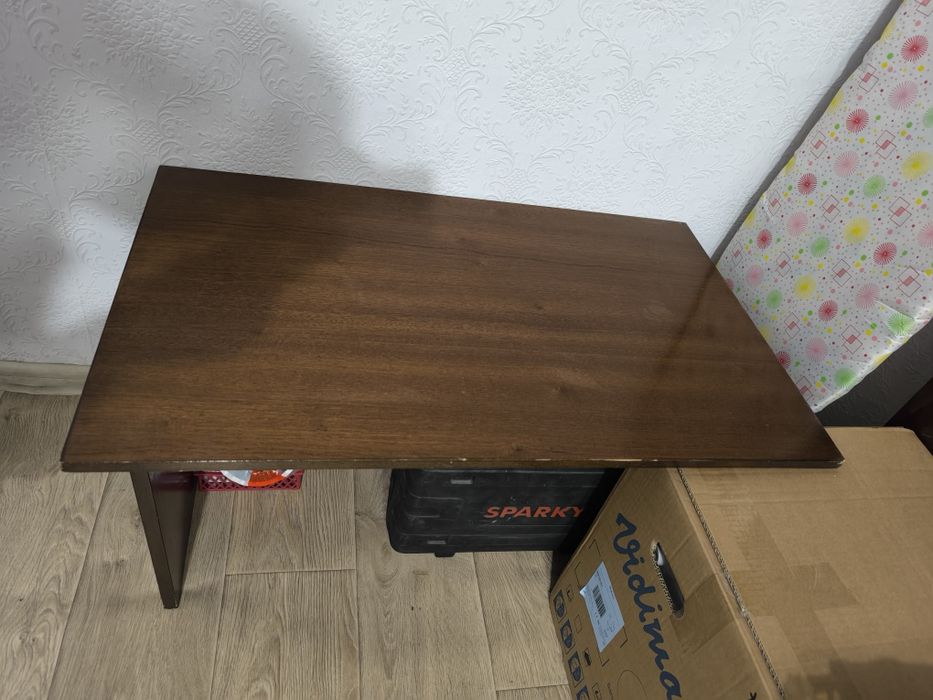 Малка маса за децка стая