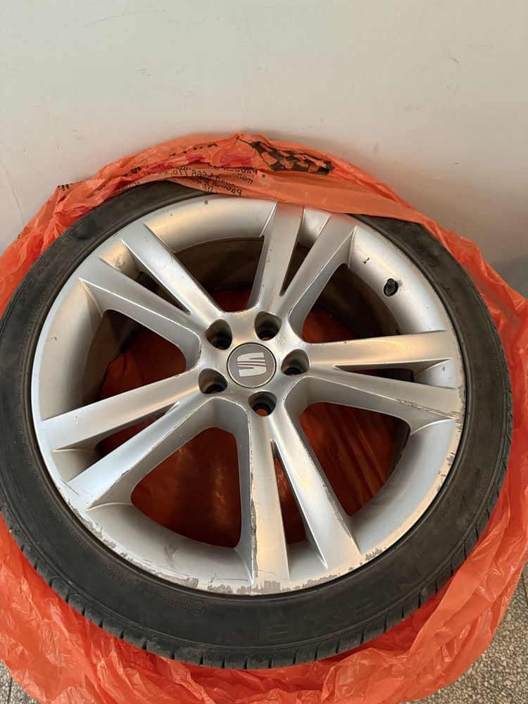 Летни гуми Nexen 215/40/17 + джанти Seat