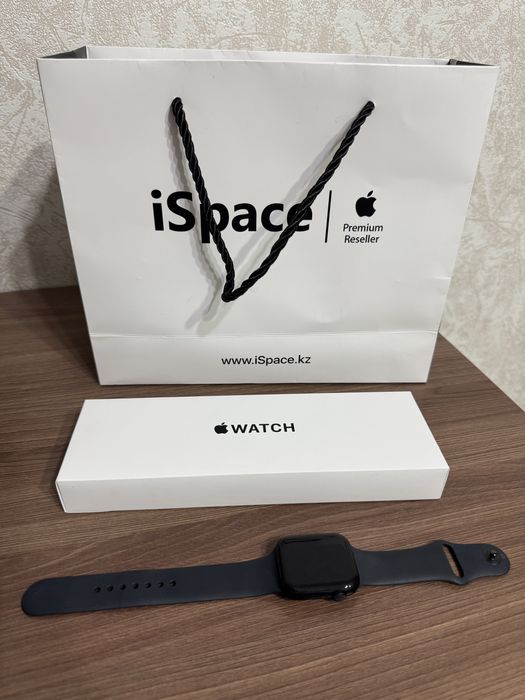 Apple Watch SE (Gen 2) 44 mm черный
