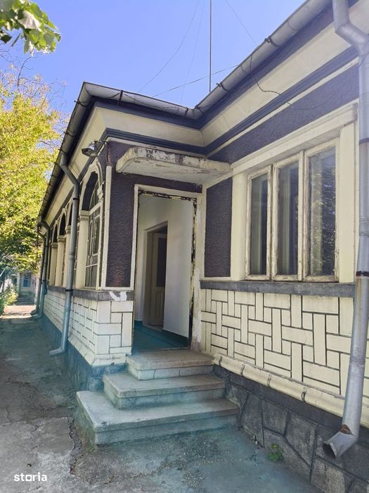 Vand casa zona Policlinica 23 August judetul Buzau