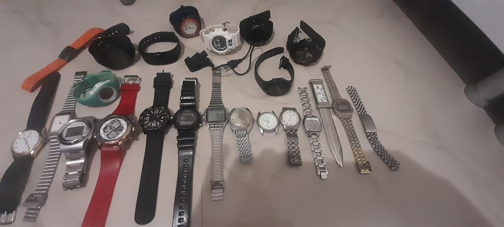 Vand toate ceasurile la un pret bun