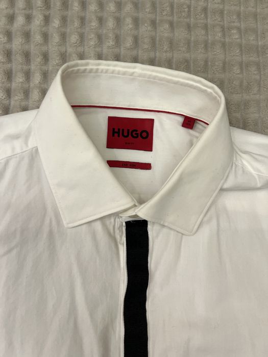 Бяла риза марка Hugo