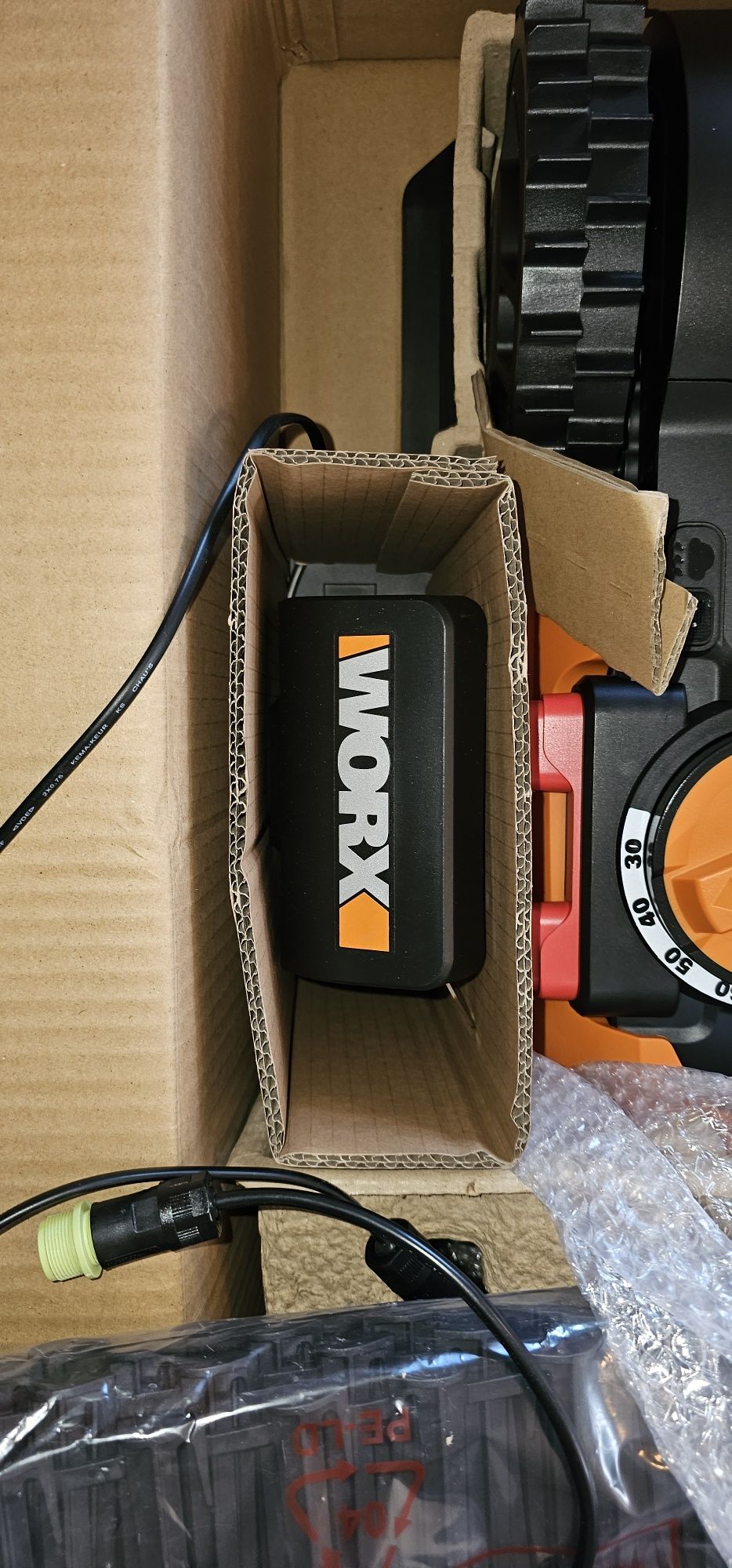 Mașina de tuns iarba robot WORX