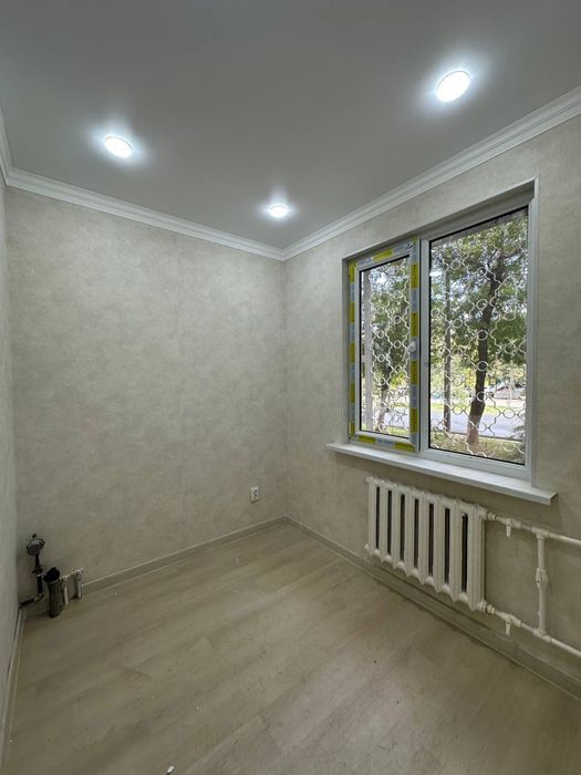 Своя, 2х переделенная в 3х, вдоль дороги, под офис