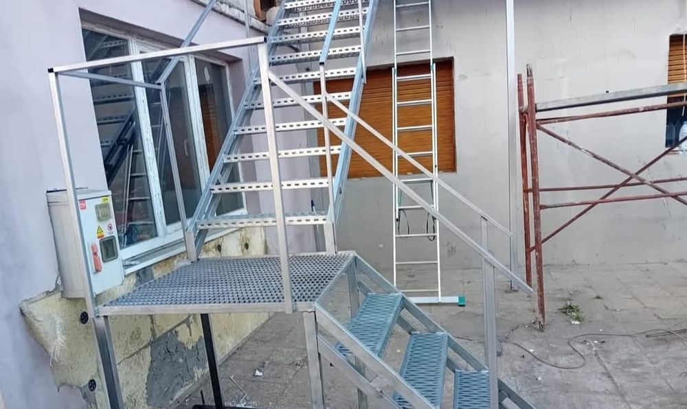 Confectionam scarii metalice zincate exterioare și pentru incendii , p