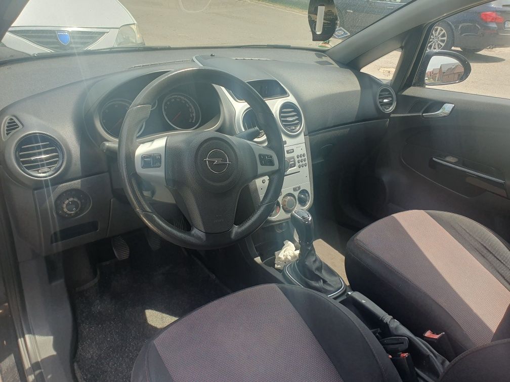 Dezmembrez Opel corsa 1.7 diesel