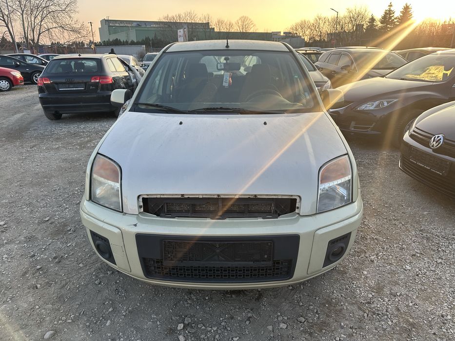 Ford Fusion 1.4tdci Face На Части!!!