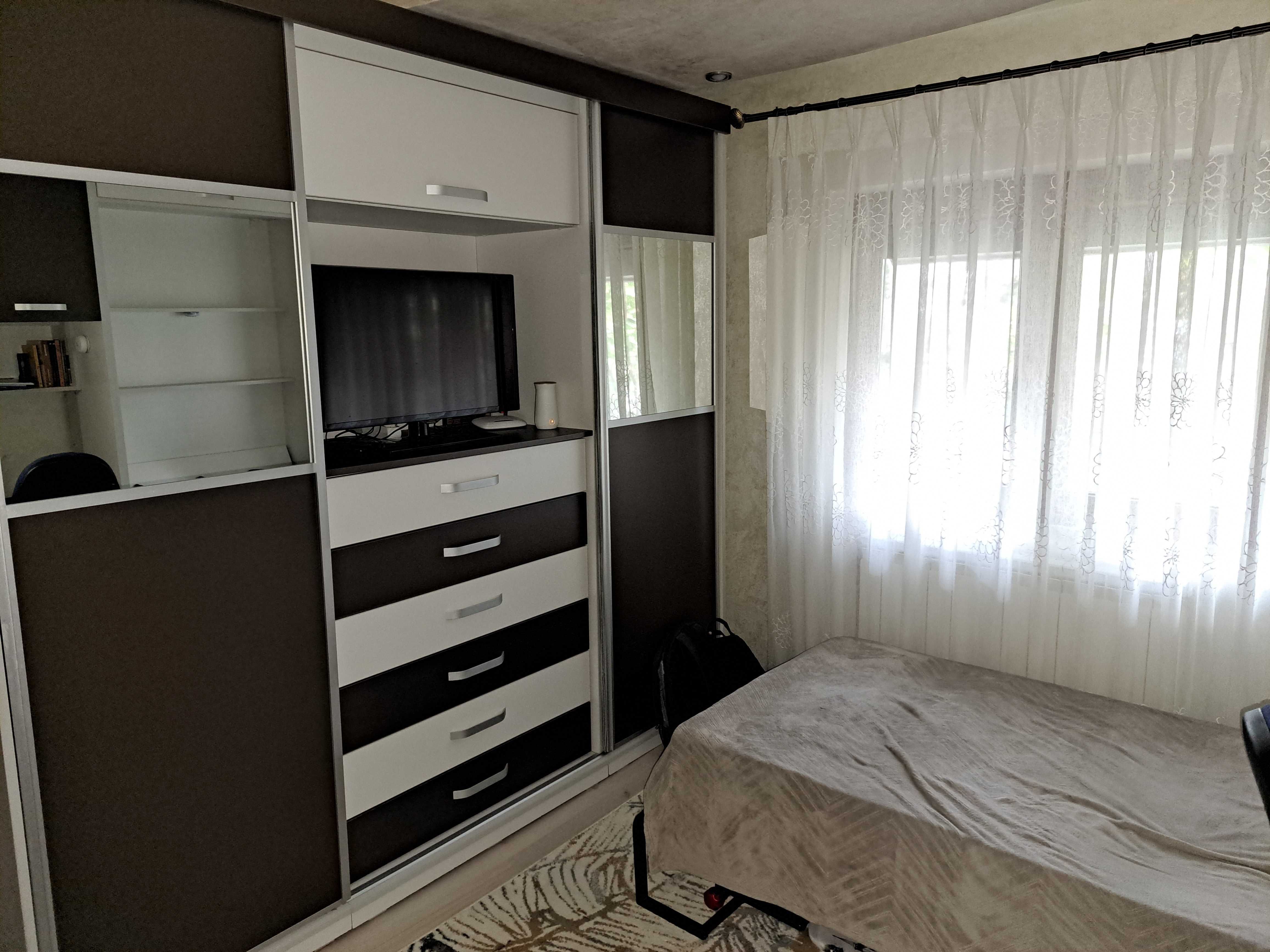 Apartament 2 camere, decomandat, strada Lirei