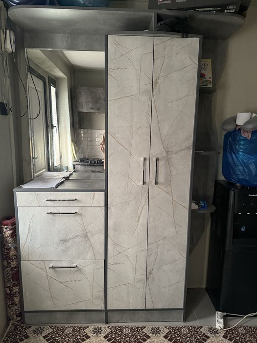Продаётся большая прихожая шкаф