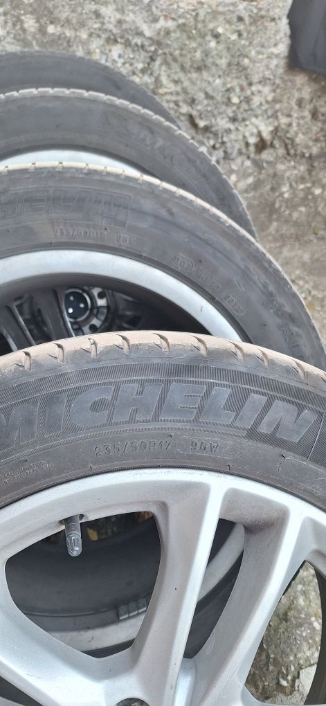 235 50 R17 Мишелин летни