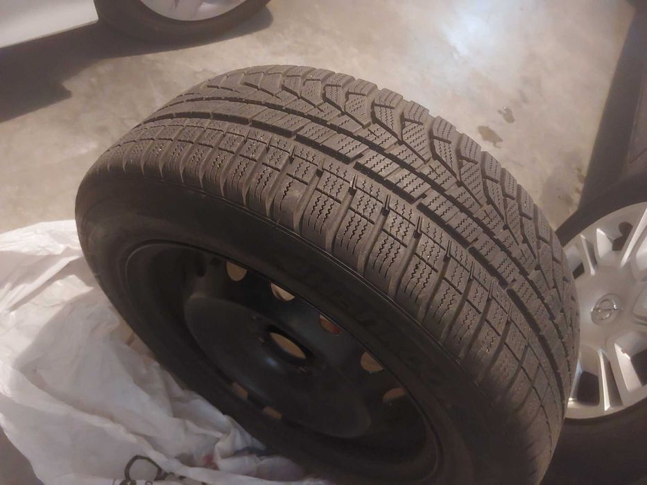Vand anvelope iarna Hankook pe jante tabla 215x55xR1. Au fost pe Honda