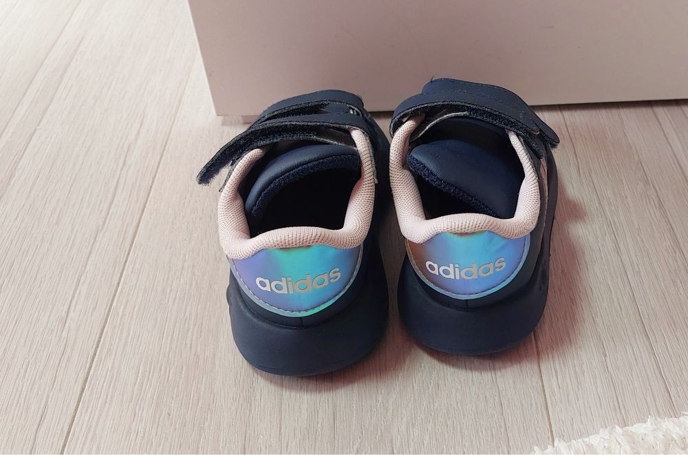 Маратонки Adidas