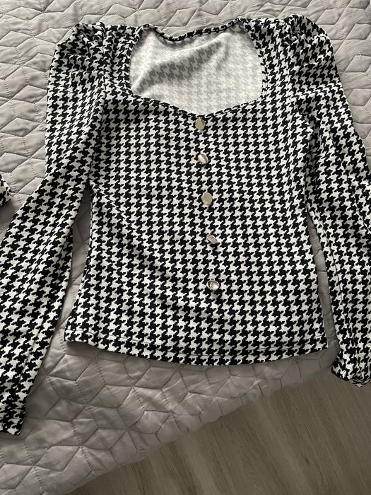 Блузи подходящи за близначки