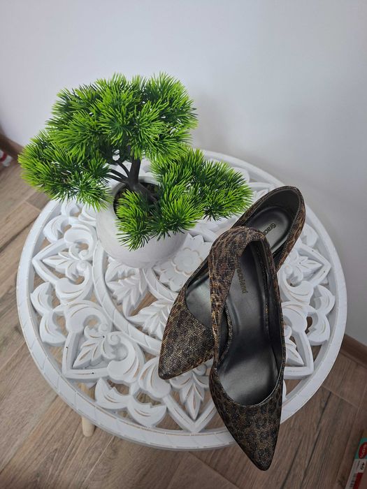 Pantofi eleganți de vânzare – perfecți pentru ocazii speciale!