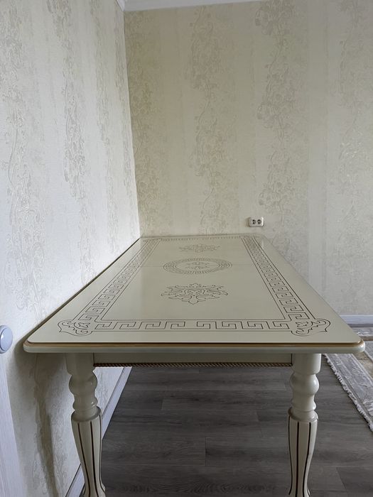 Продаю стол