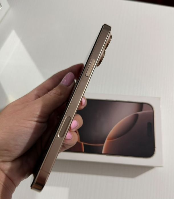 Vand iPhone 16 pro Max ca nou nu are nici o zgarietura