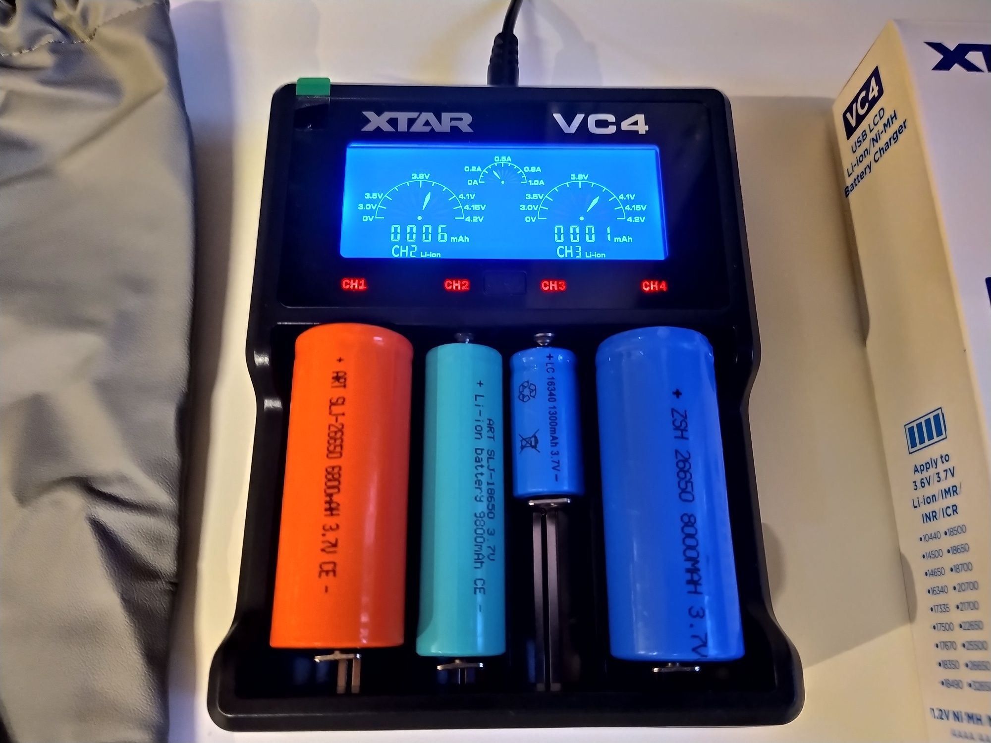 XTAR VC4 - Incarcator profesional smart acumulatori 18650 26650 etc