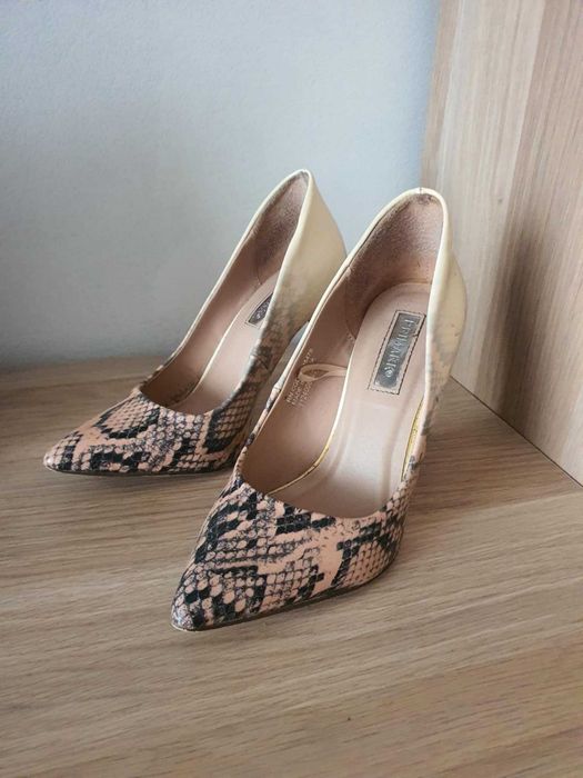 Елегантни, лачени обувки