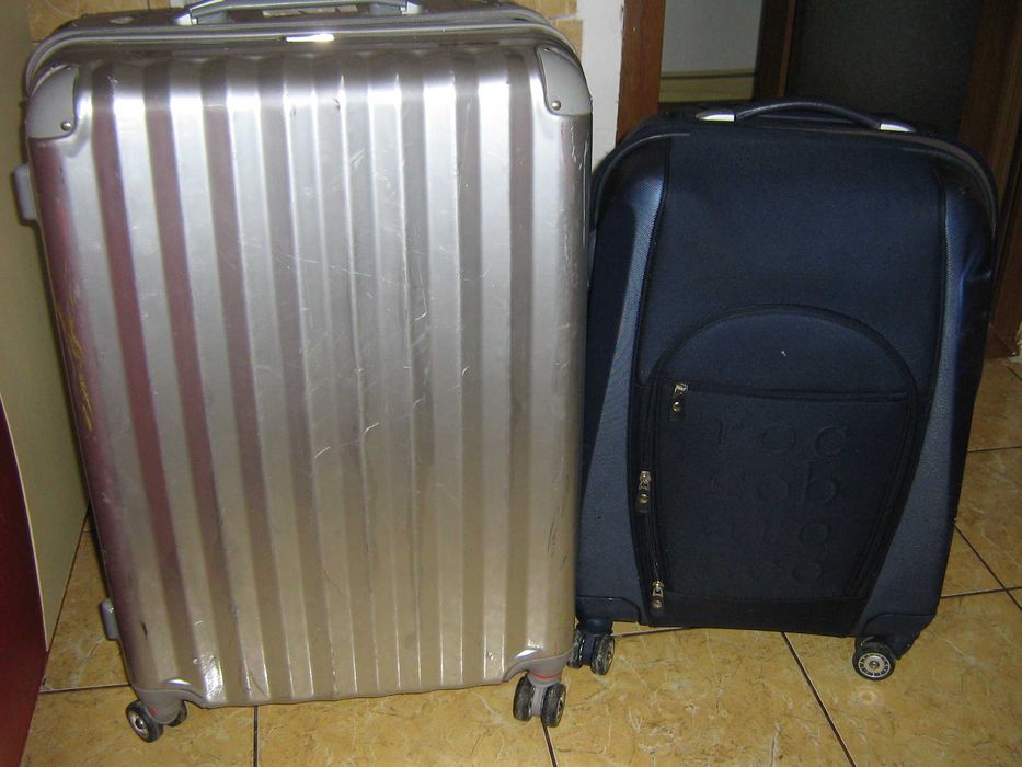trolere, Albastru din plastic dur si 2 Rosii